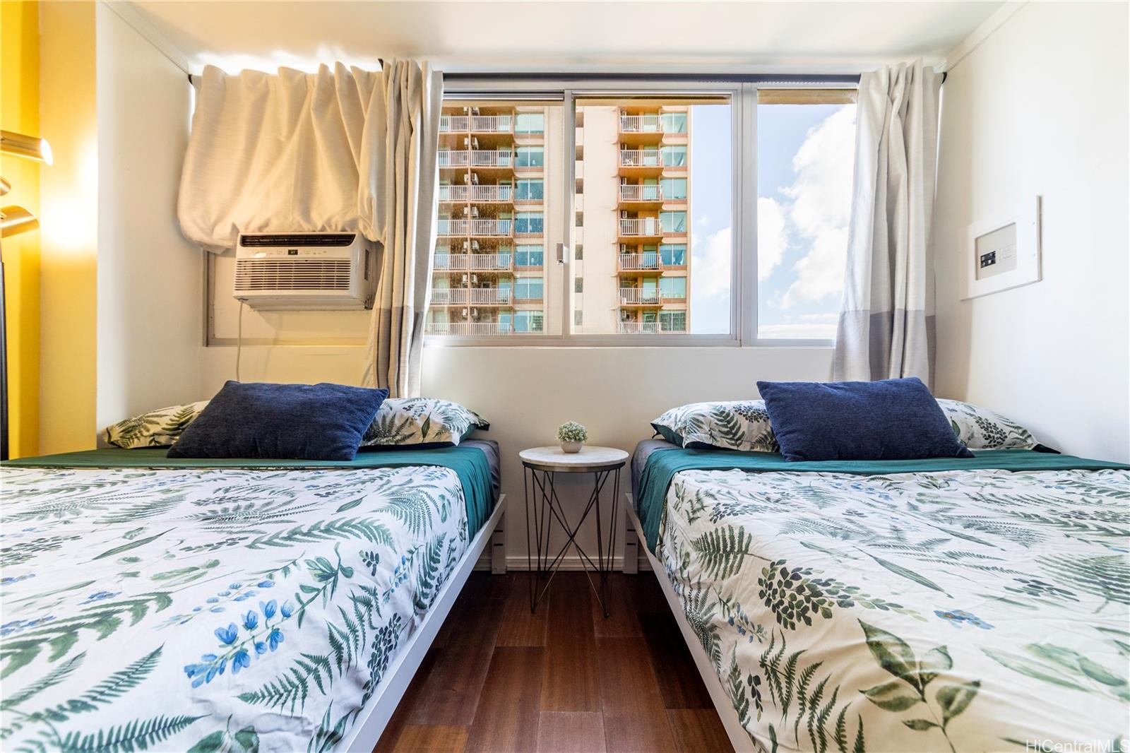 Tradewinds Plaza condo # 1105, Honolulu, Hawaii - photo 3 of 5