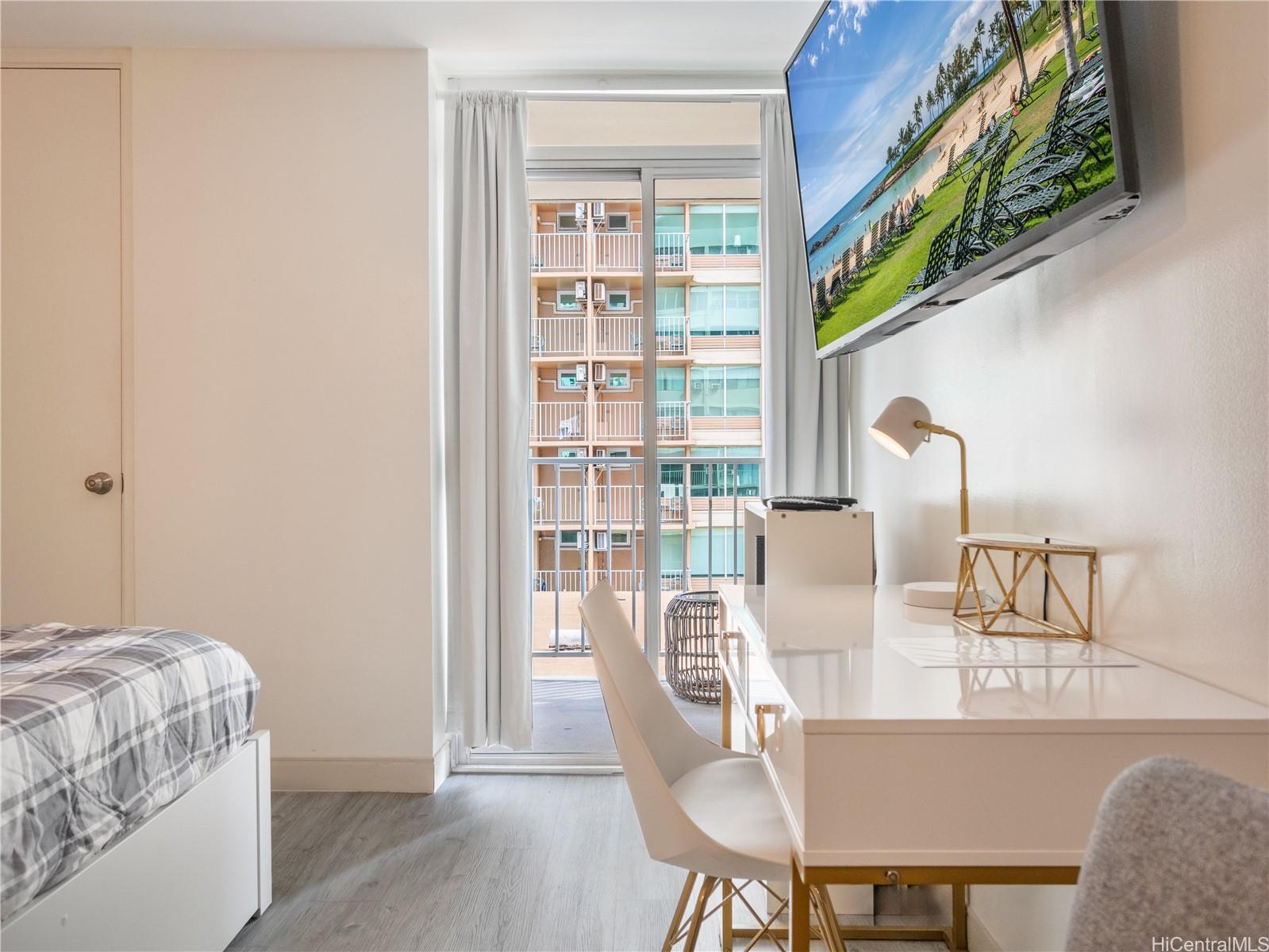 Tradewinds Plaza condo # 610, Honolulu, Hawaii - photo 4 of 24