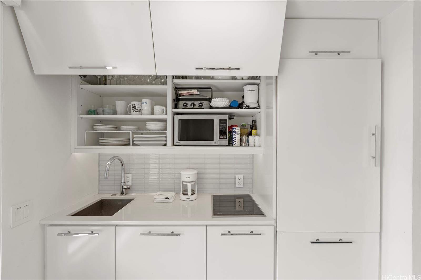 Tradewinds Plaza condo # 703, Honolulu, Hawaii - photo 11 of 24