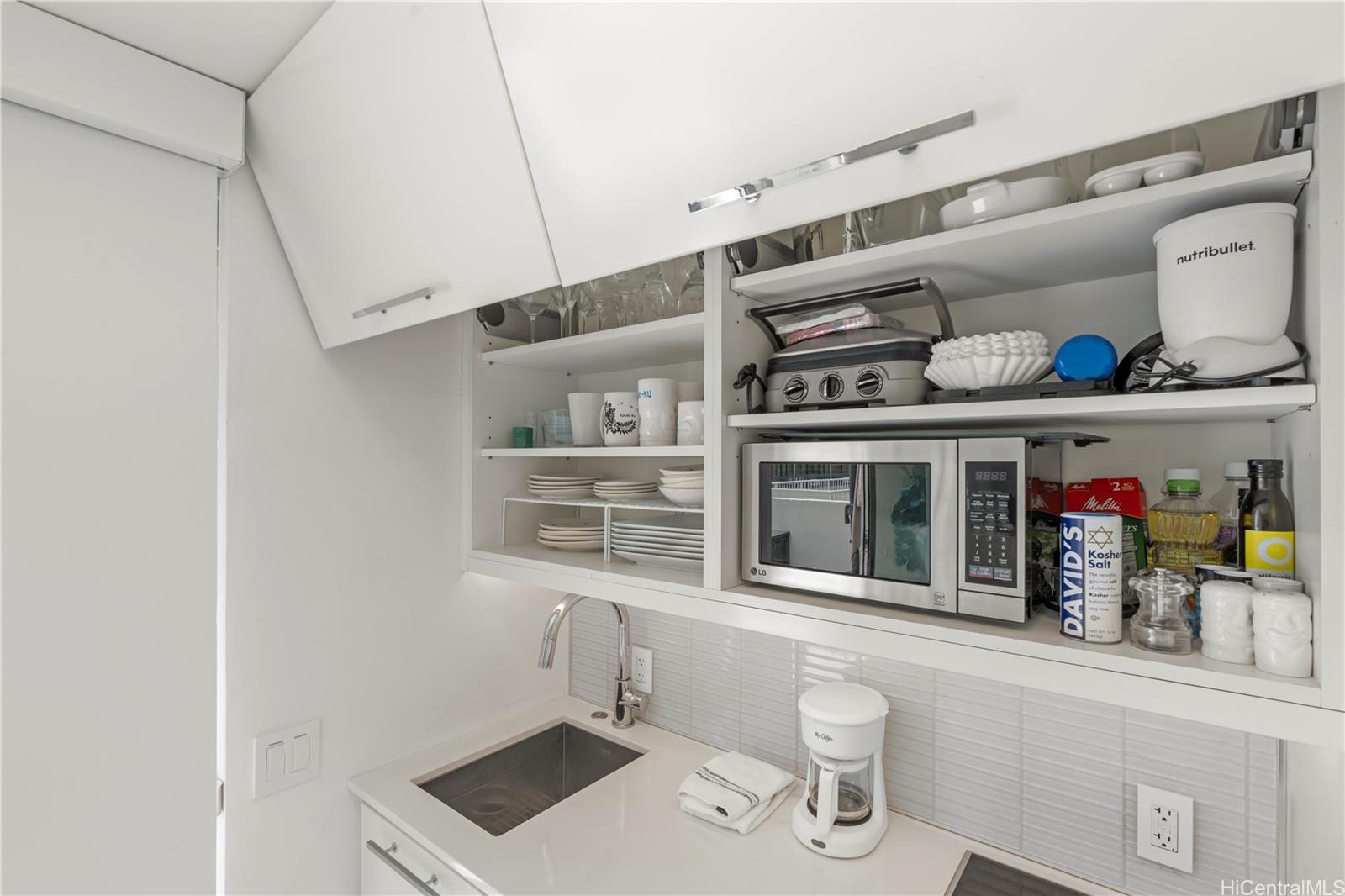 Tradewinds Plaza condo # 703, Honolulu, Hawaii - photo 12 of 24