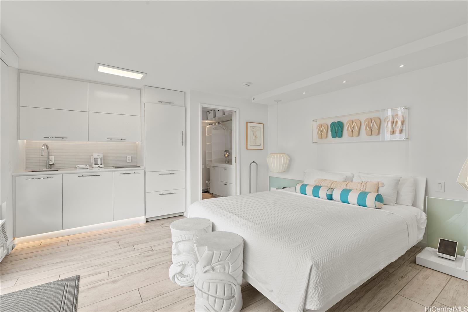 Tradewinds Plaza condo # 703, Honolulu, Hawaii - photo 14 of 24