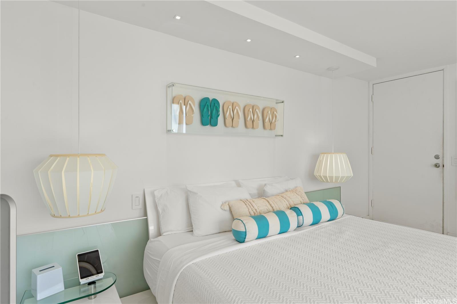 Tradewinds Plaza condo # 703, Honolulu, Hawaii - photo 15 of 24