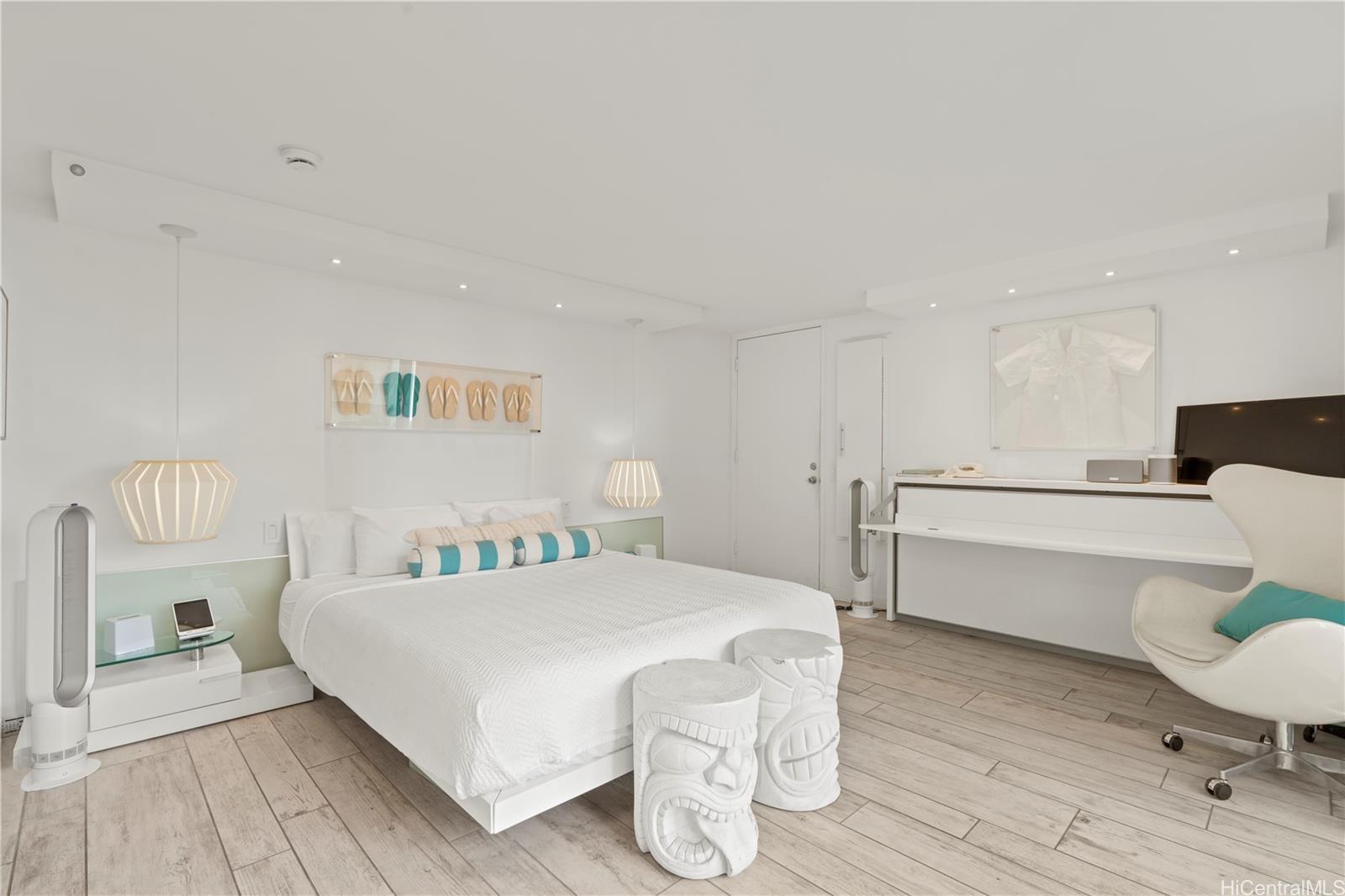 Tradewinds Plaza condo # 703, Honolulu, Hawaii - photo 17 of 24