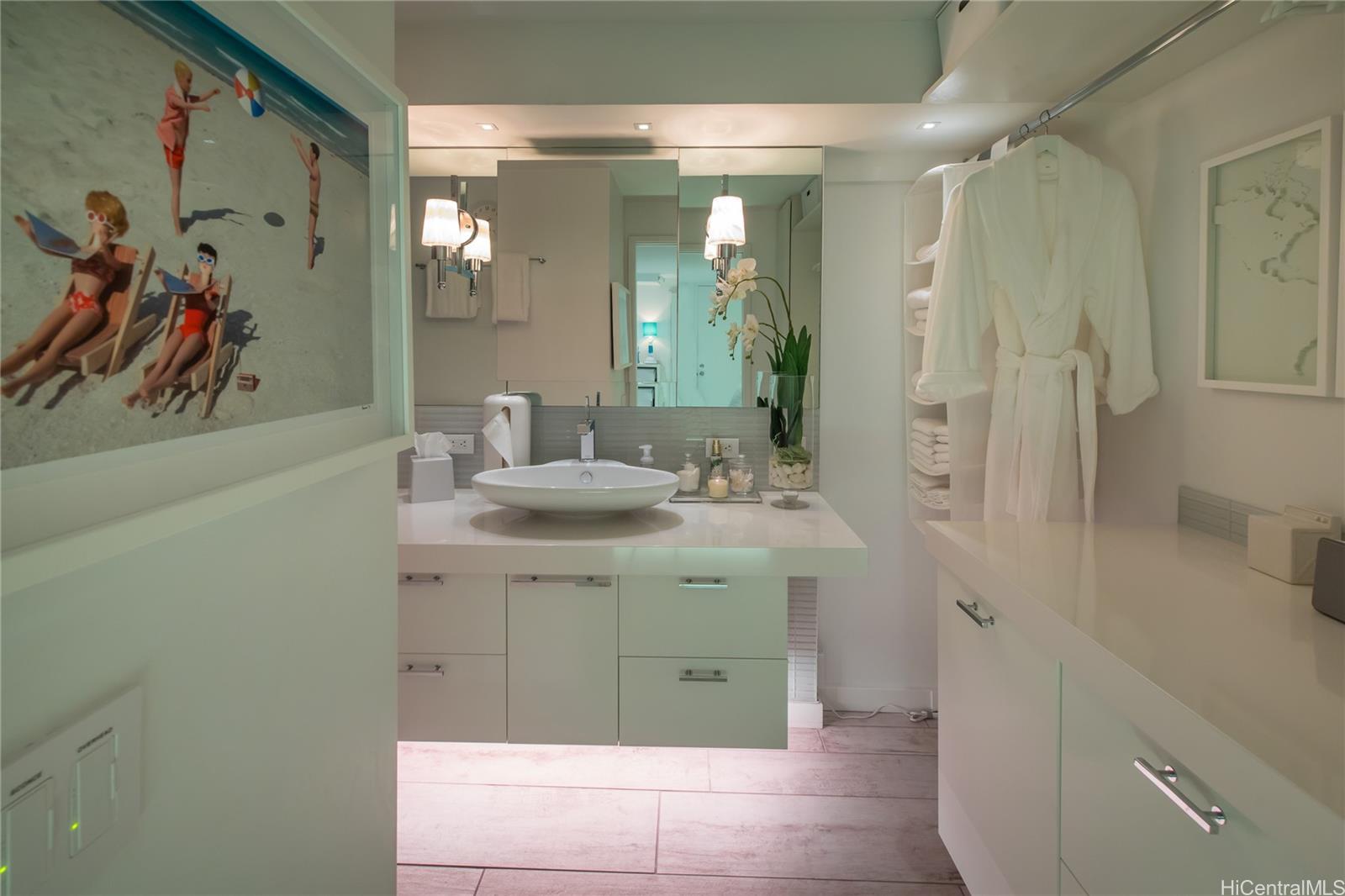 Tradewinds Plaza condo # 703, Honolulu, Hawaii - photo 23 of 24