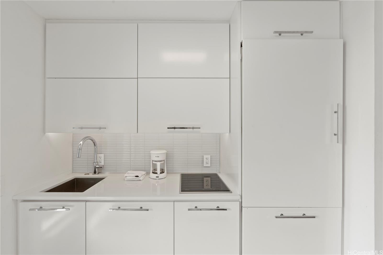 Tradewinds Plaza condo # 703, Honolulu, Hawaii - photo 10 of 24