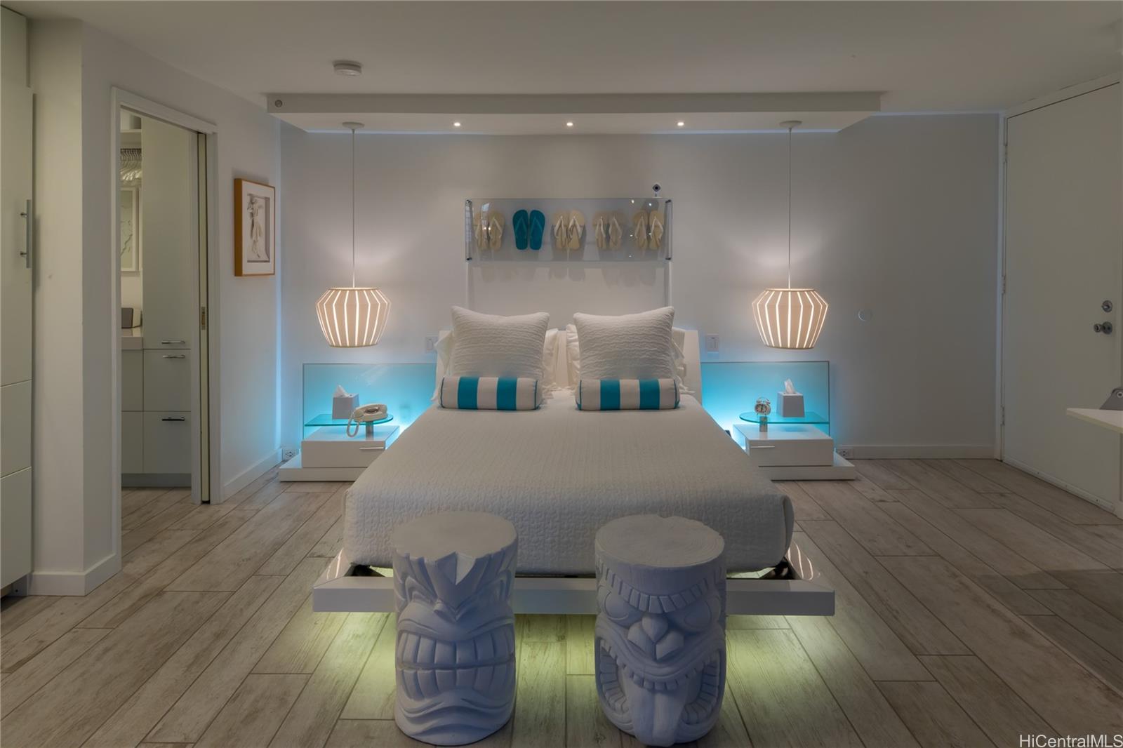 Tradewinds Plaza condo # 703, Honolulu, Hawaii - photo 2 of 24