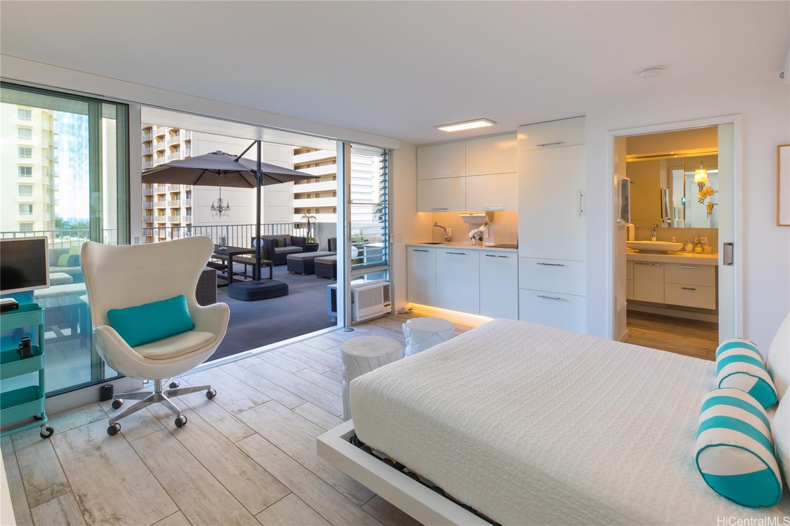 Tradewinds Plaza condo # 703, Honolulu, Hawaii - photo 17 of 24