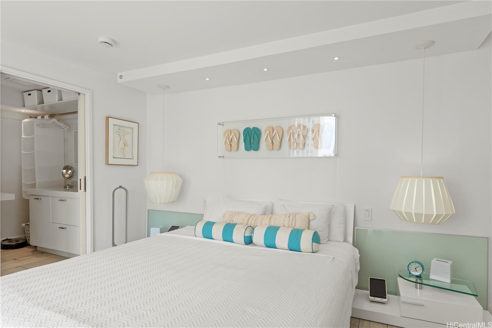 Tradewinds Plaza condo # 703, Honolulu, Hawaii - photo 8 of 24