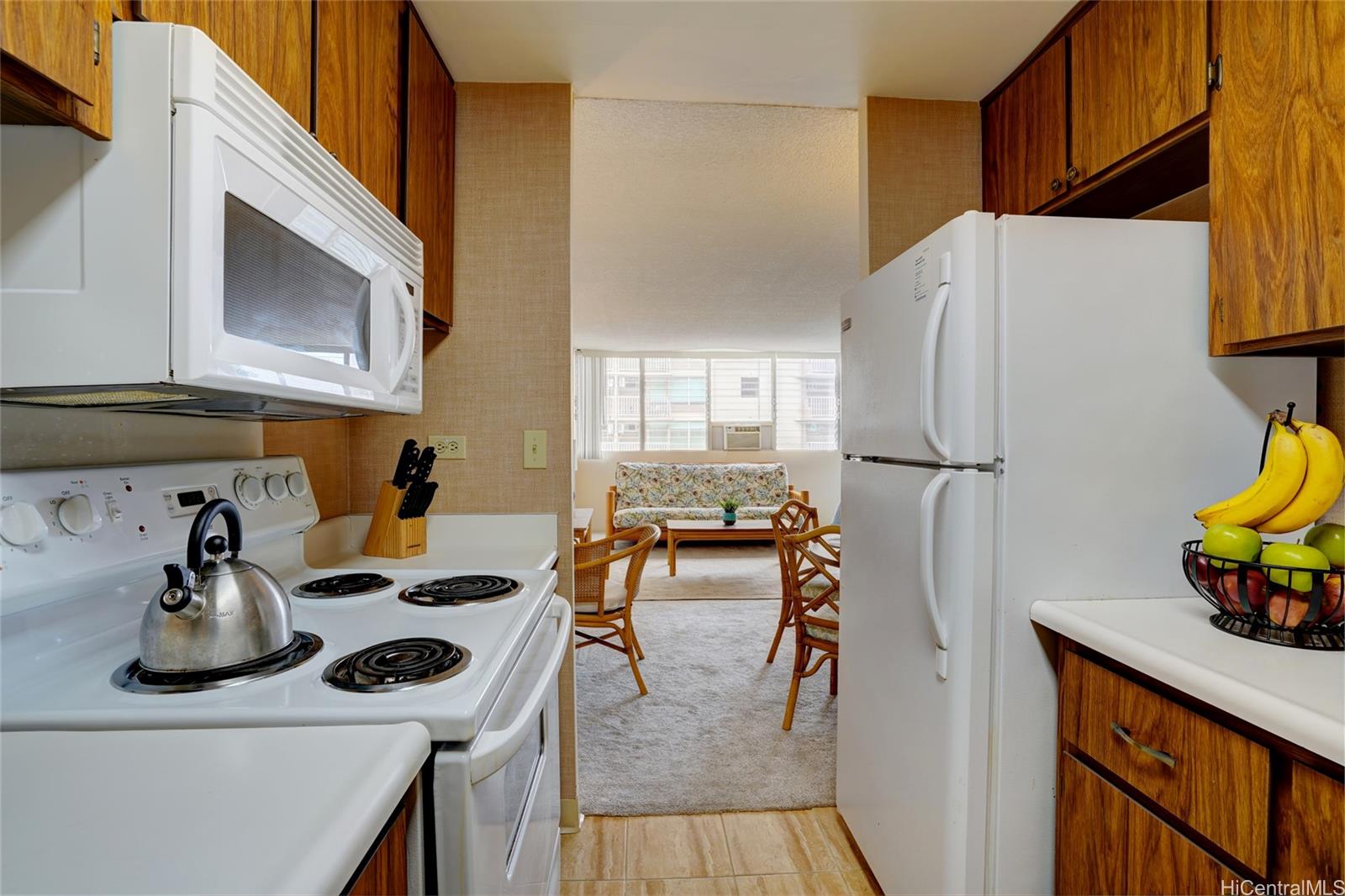 Tradewinds Plaza condo # 906, Honolulu, Hawaii - photo 12 of 18