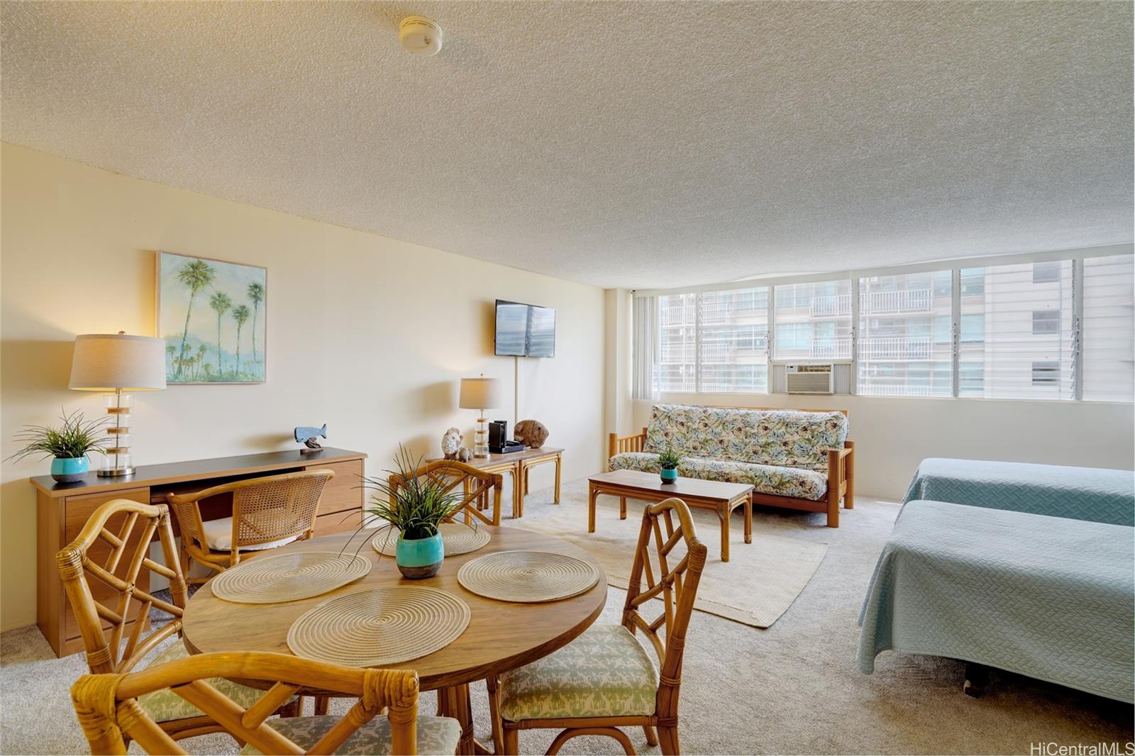 Tradewinds Plaza condo # 906, Honolulu, Hawaii - photo 5 of 18