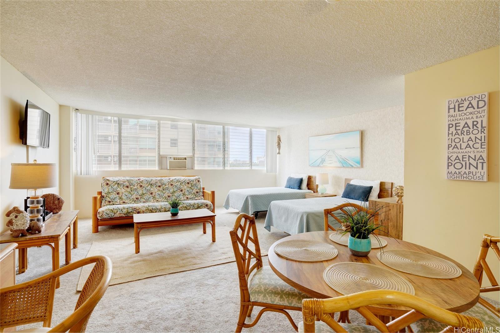 Tradewinds Plaza condo # 906, Honolulu, Hawaii - photo 8 of 18