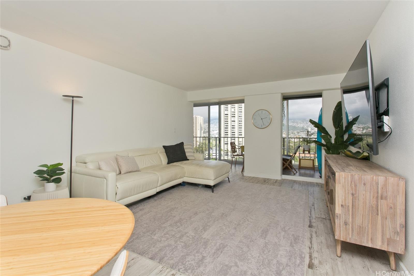 Crescent Park condo # 1502, Honolulu, Hawaii - photo 2 of 20