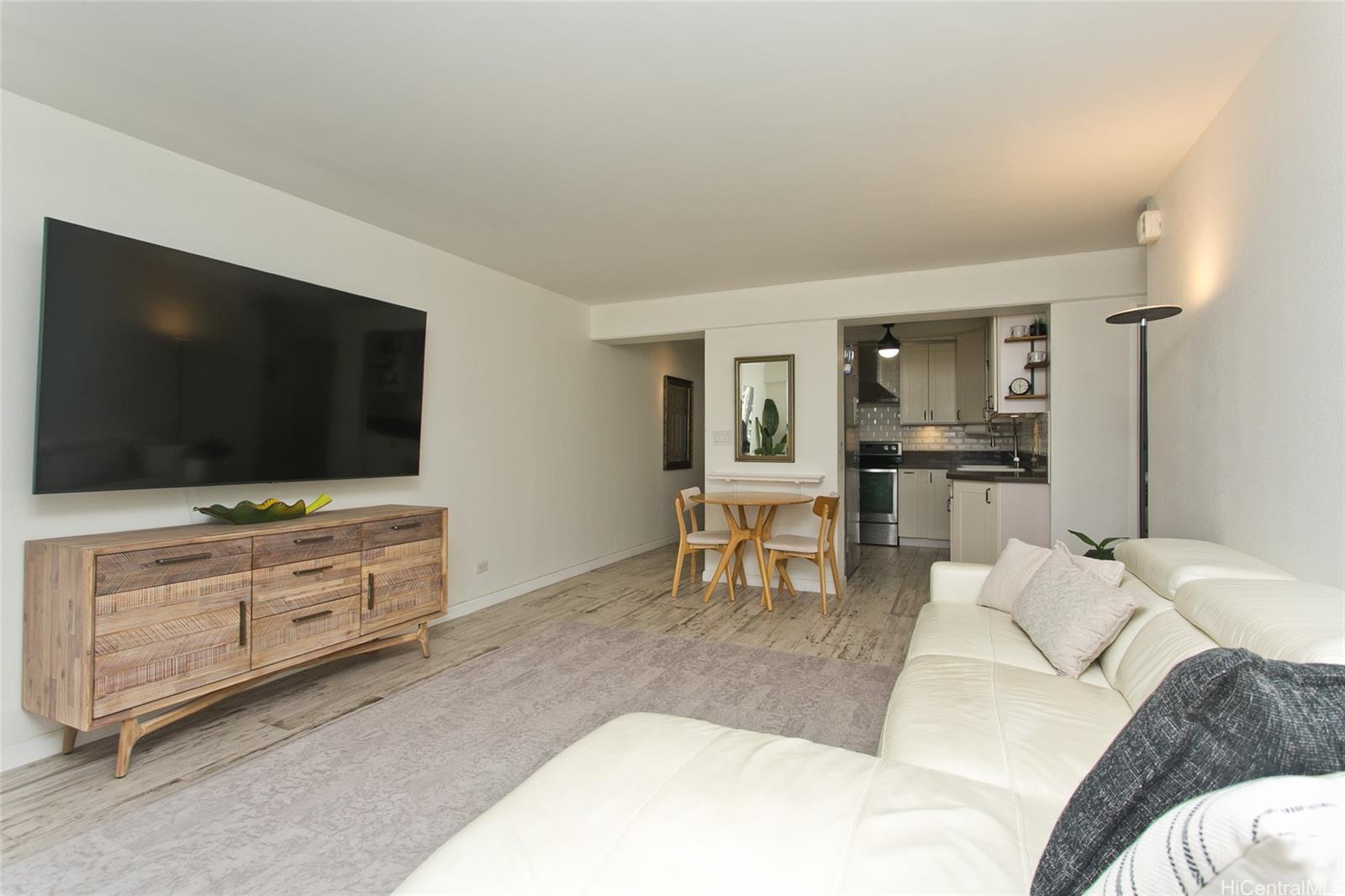 Crescent Park condo # 1502, Honolulu, Hawaii - photo 4 of 20