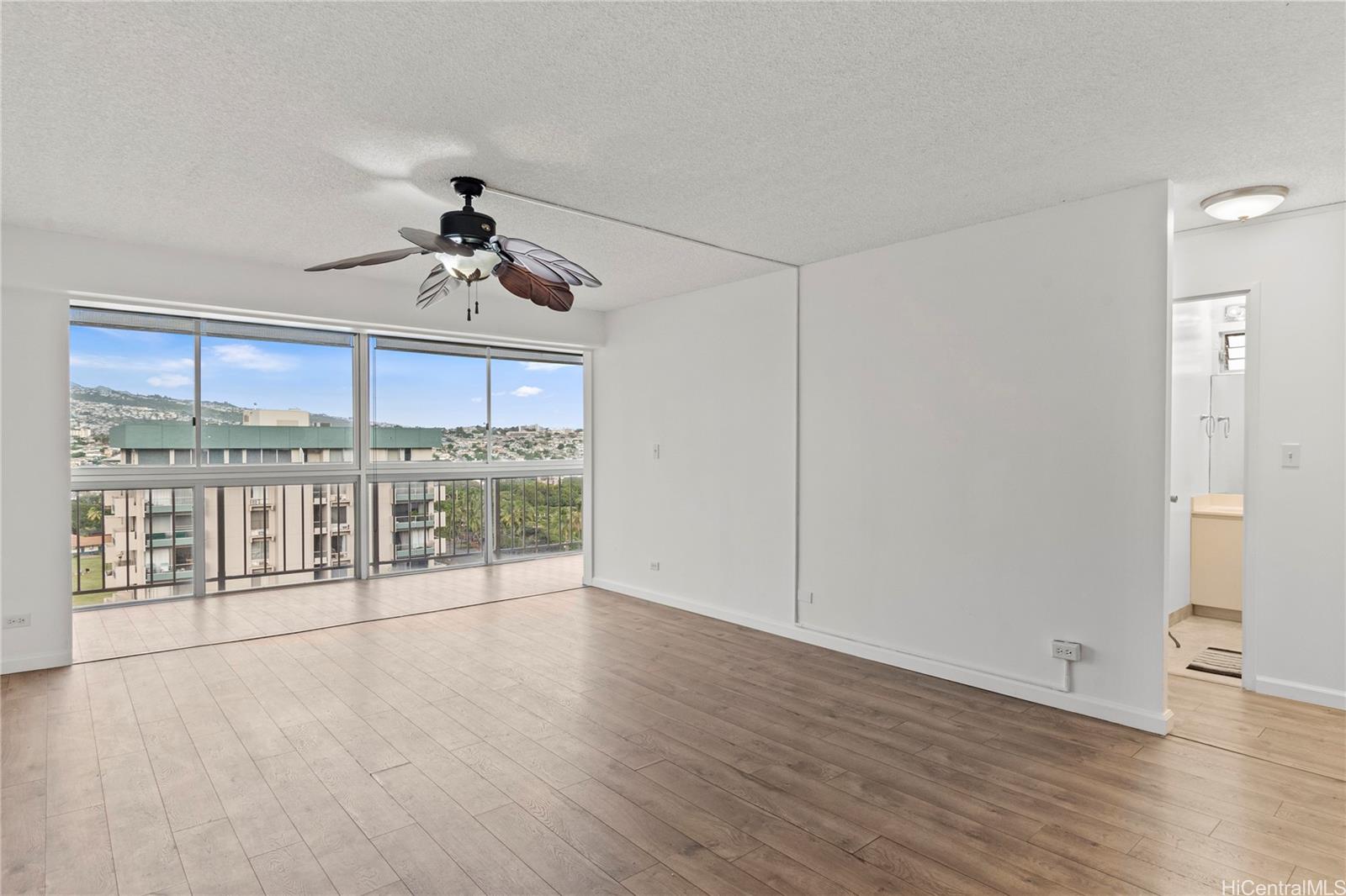 Crescent Park condo # 1504, Honolulu, Hawaii - photo 7 of 25