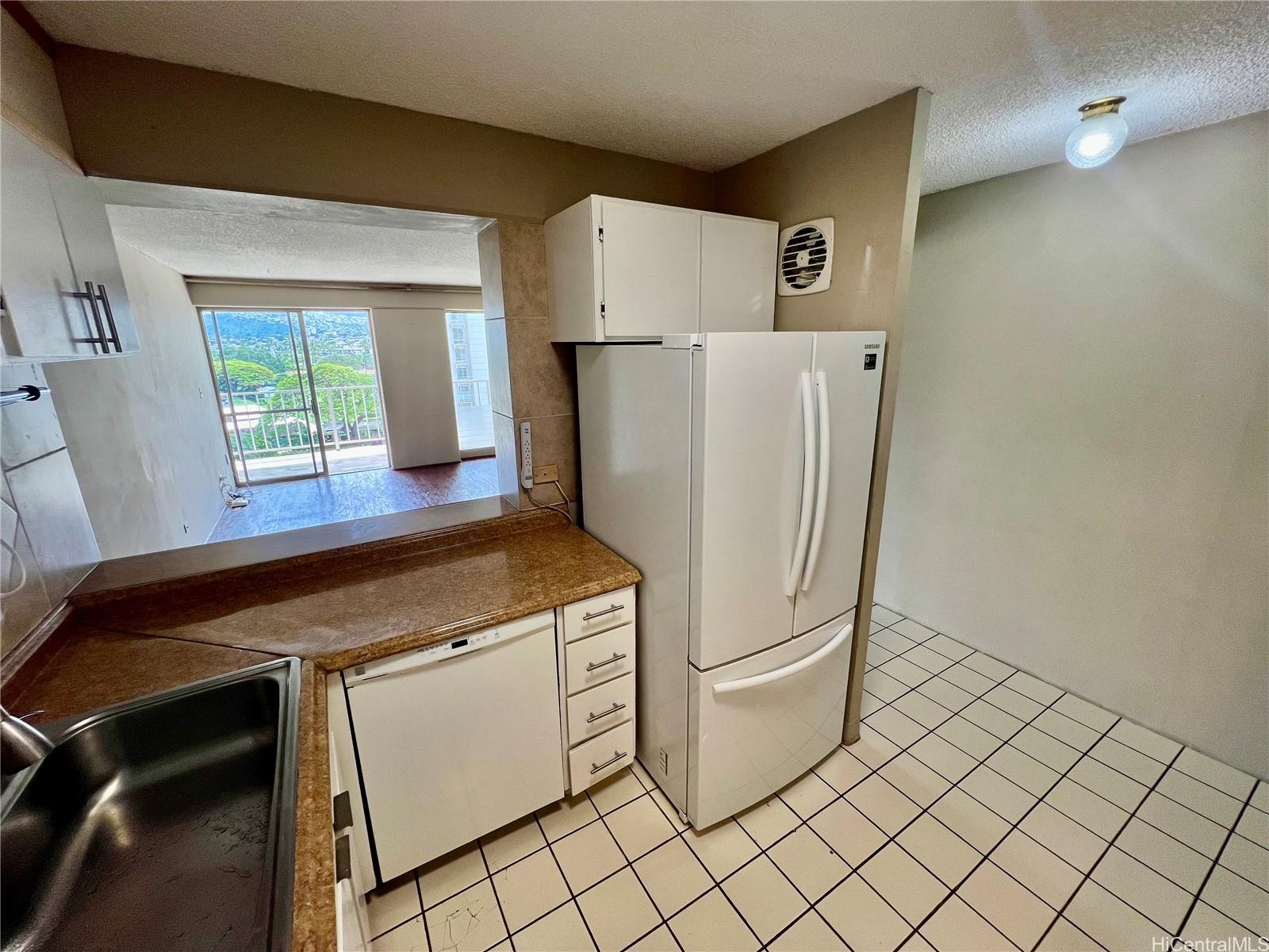 2575 Kuhio Ave Honolulu - Rental - photo 2 of 15