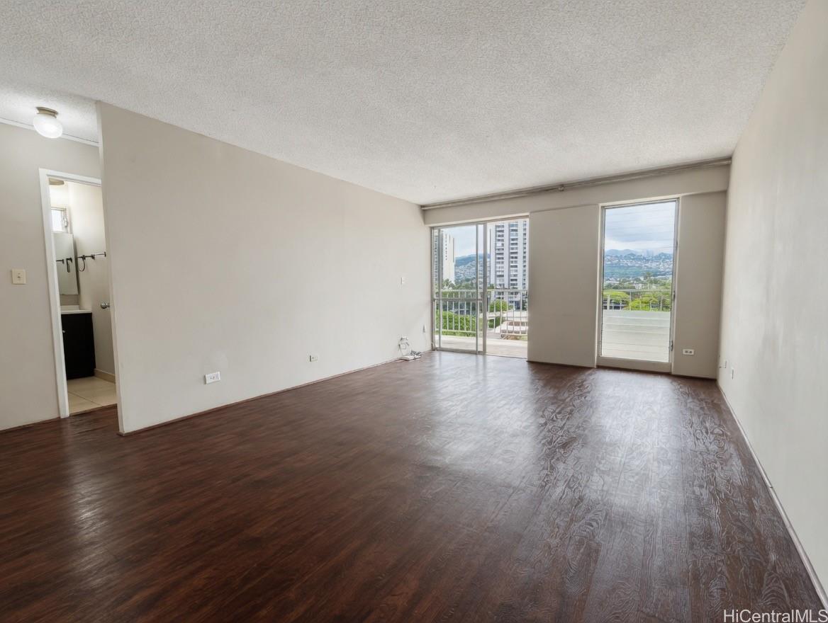 2575 Kuhio Ave Honolulu - Rental - photo 4 of 15