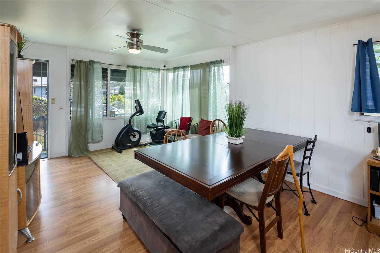 259  Kuahiwi Ave Wahiawa Area, Central home - photo 6 of 19