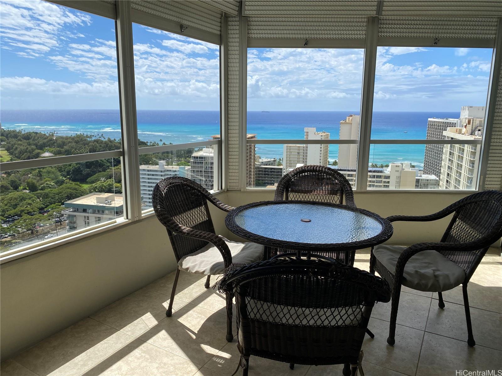 Diamond Head Vista condo residences in Honolulu, Oahu (Hawaii)