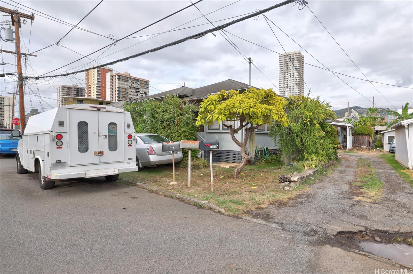 2606 Nahaku Place Honolulu - Multi-family - photo 12 of 25