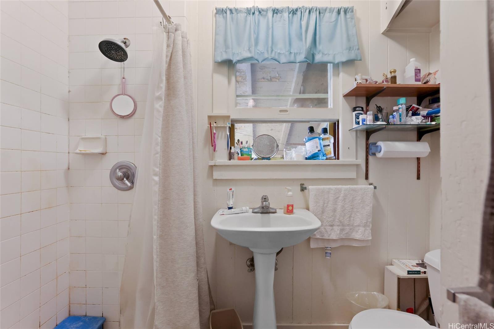 2606 Nahaku Place Honolulu - Multi-family - photo 15 of 25