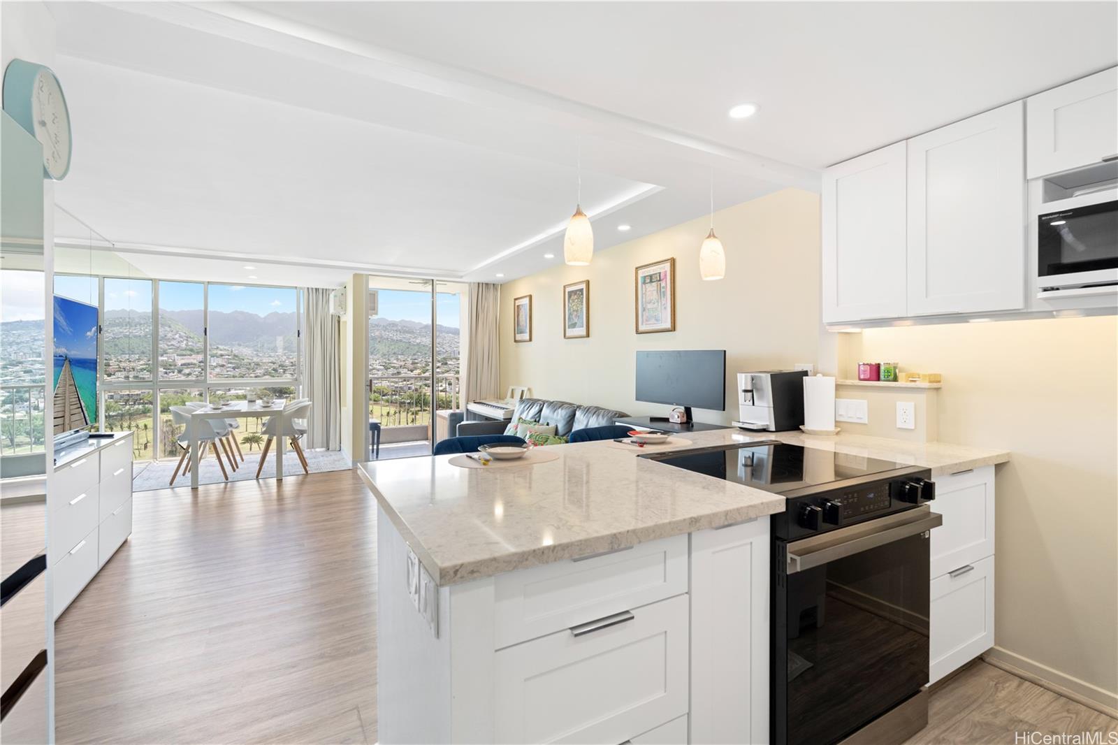 Canal House condo # 1805, Honolulu, Hawaii - photo 4 of 15
