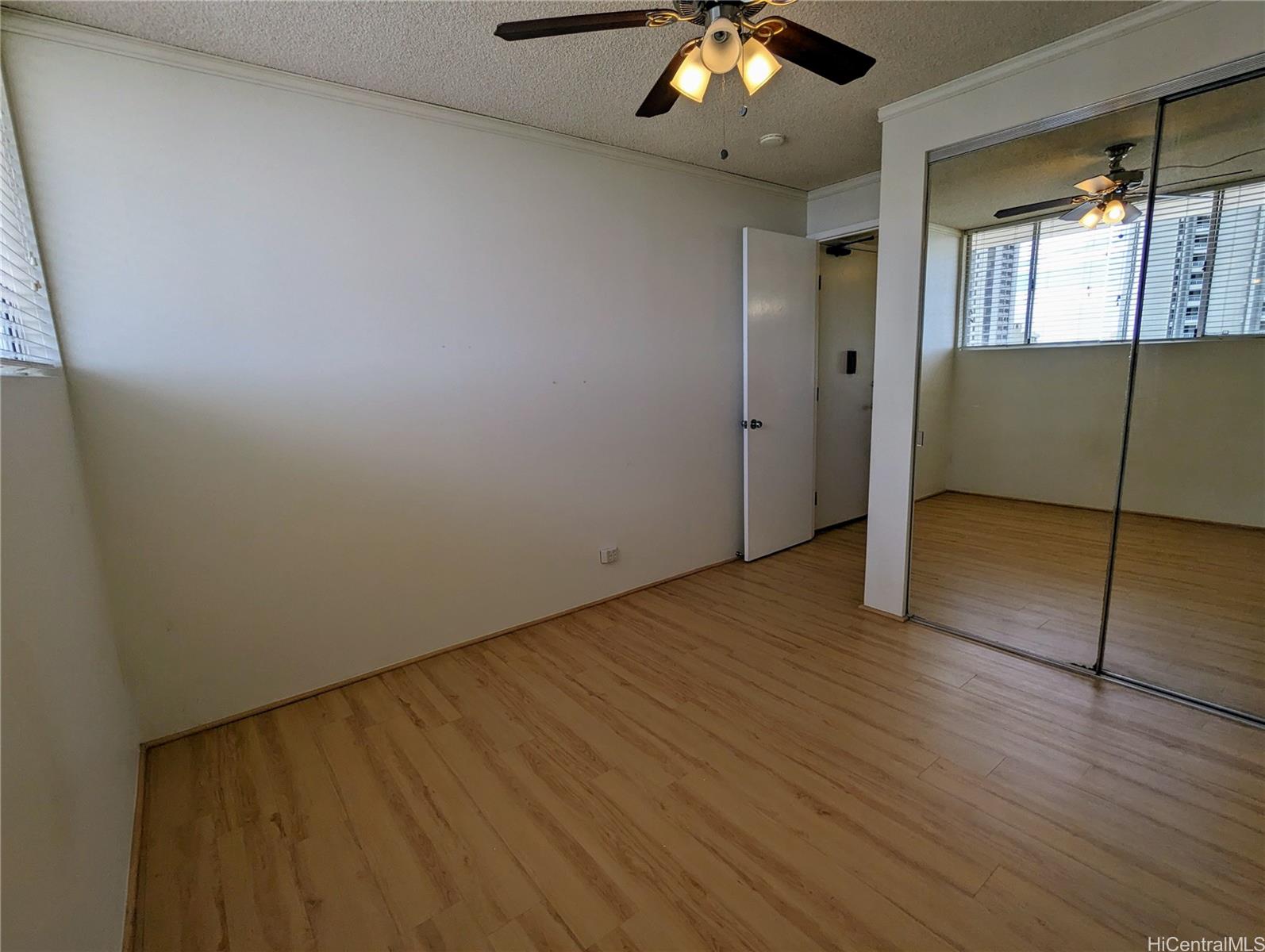 2611 Ala Wai Blvd Honolulu - Rental - photo 5 of 20