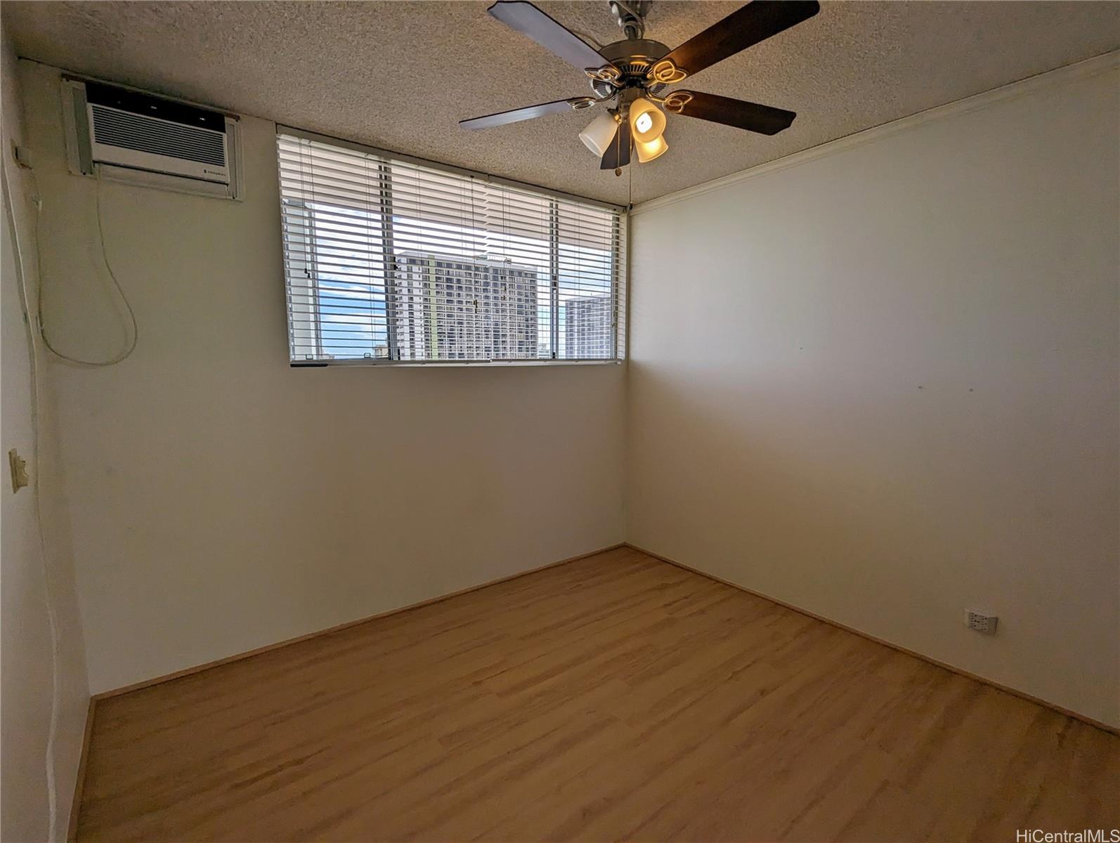 2611 Ala Wai Blvd Honolulu - Rental - photo 6 of 20