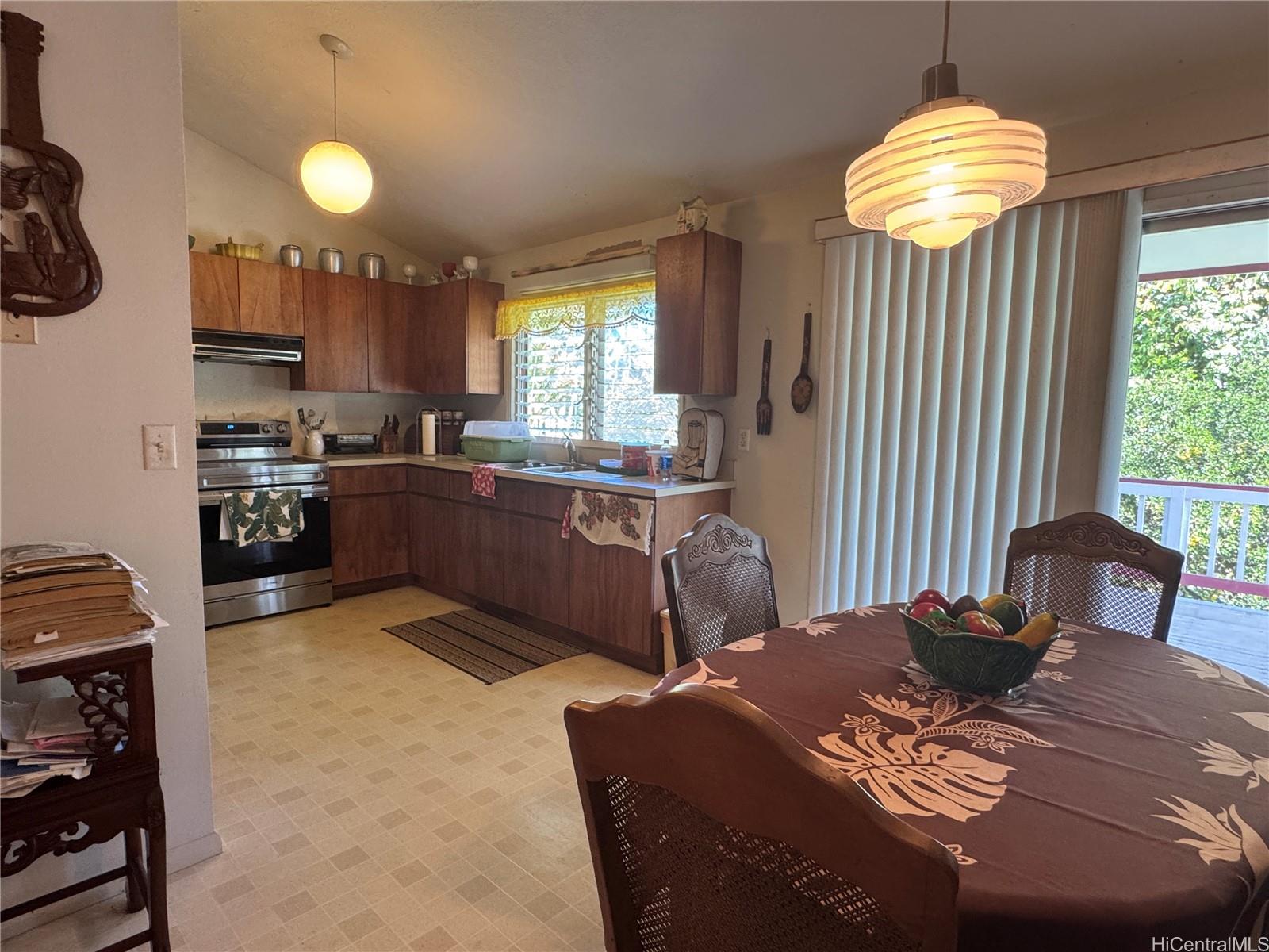 2615  Kinoole Street Waiakea Hmstd, South Hilo home - photo 5 of 24