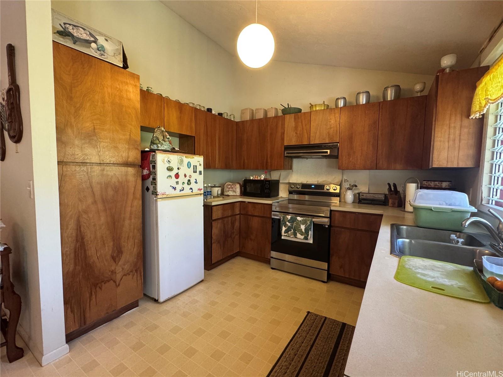 2615  Kinoole Street Waiakea Hmstd, South Hilo home - photo 8 of 24