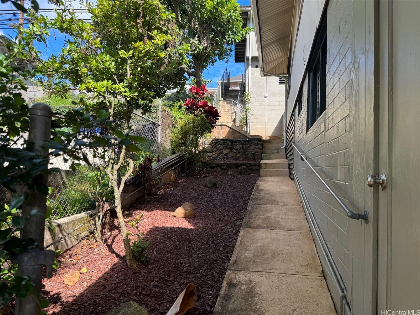 2616  Kalihi Street Kalihi-upper, Honolulu home - photo 15 of 18