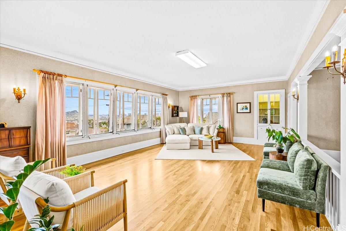 2618  Ferdinand Ave Manoa Area, Honolulu home - photo 2 of 24