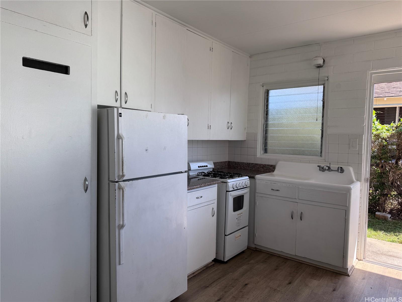 2624 Nahaku Pl Honolulu - Rental - photo 3 of 11