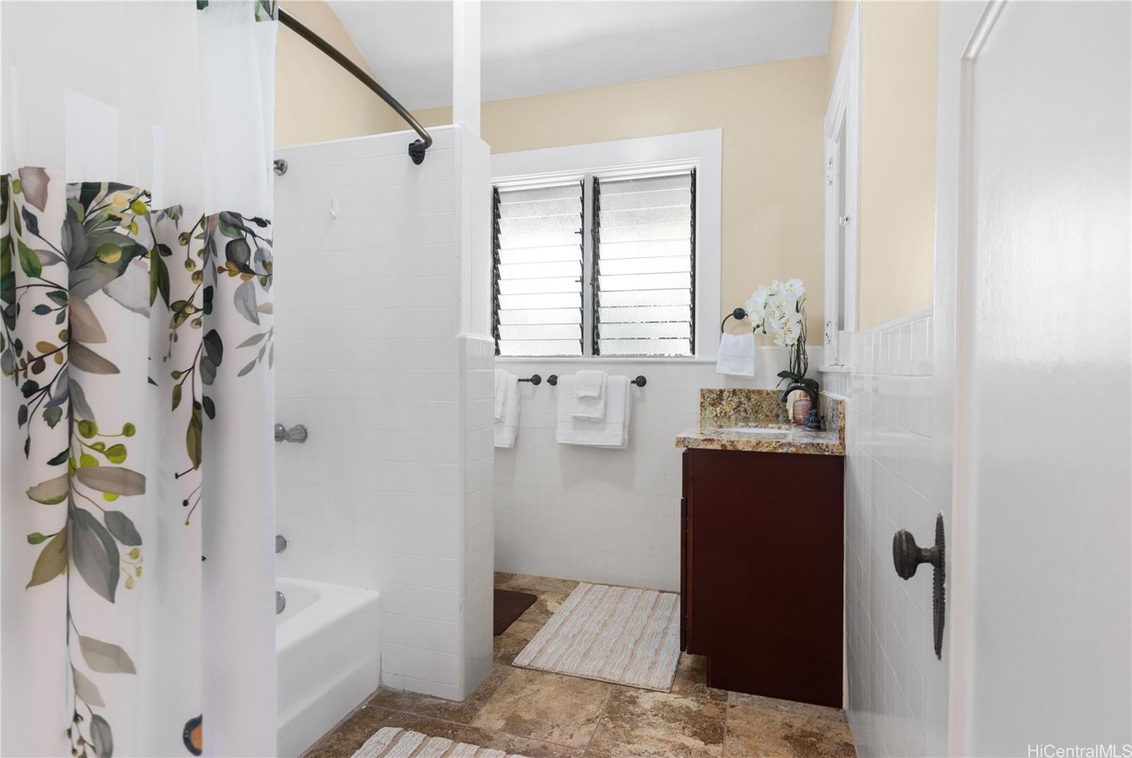 2626  Hillside Ave Manoa Area, Honolulu home - photo 22 of 25