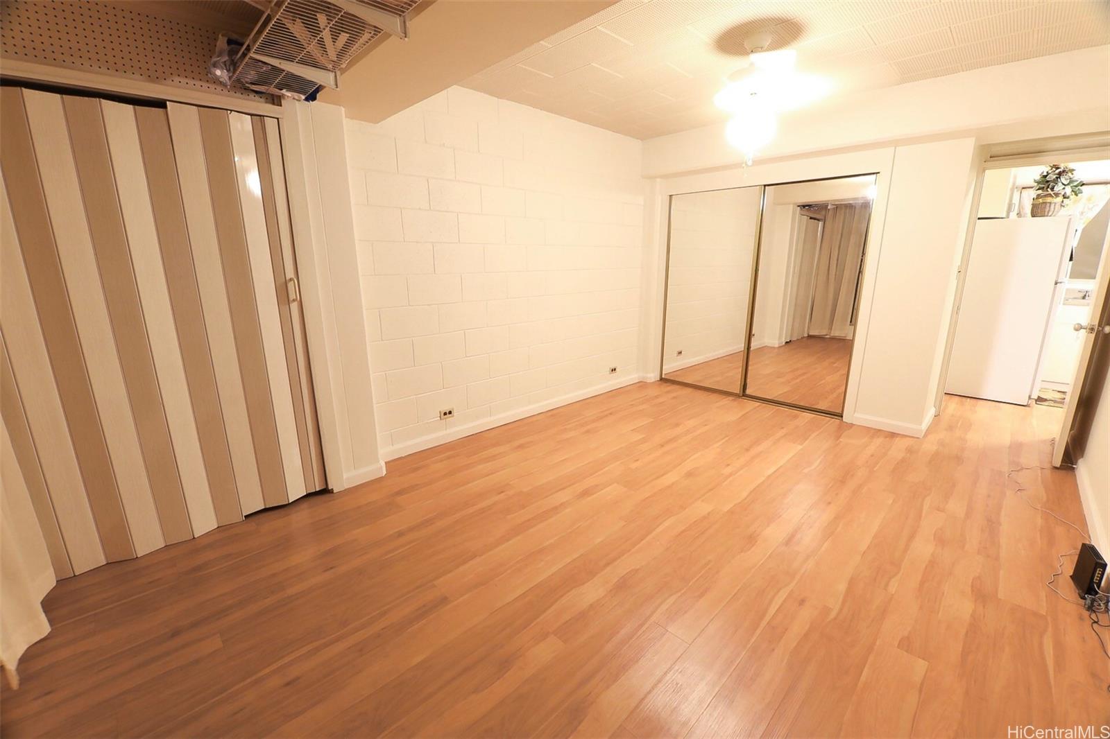 University Plaza condo # K, Honolulu, Hawaii - photo 11 of 12