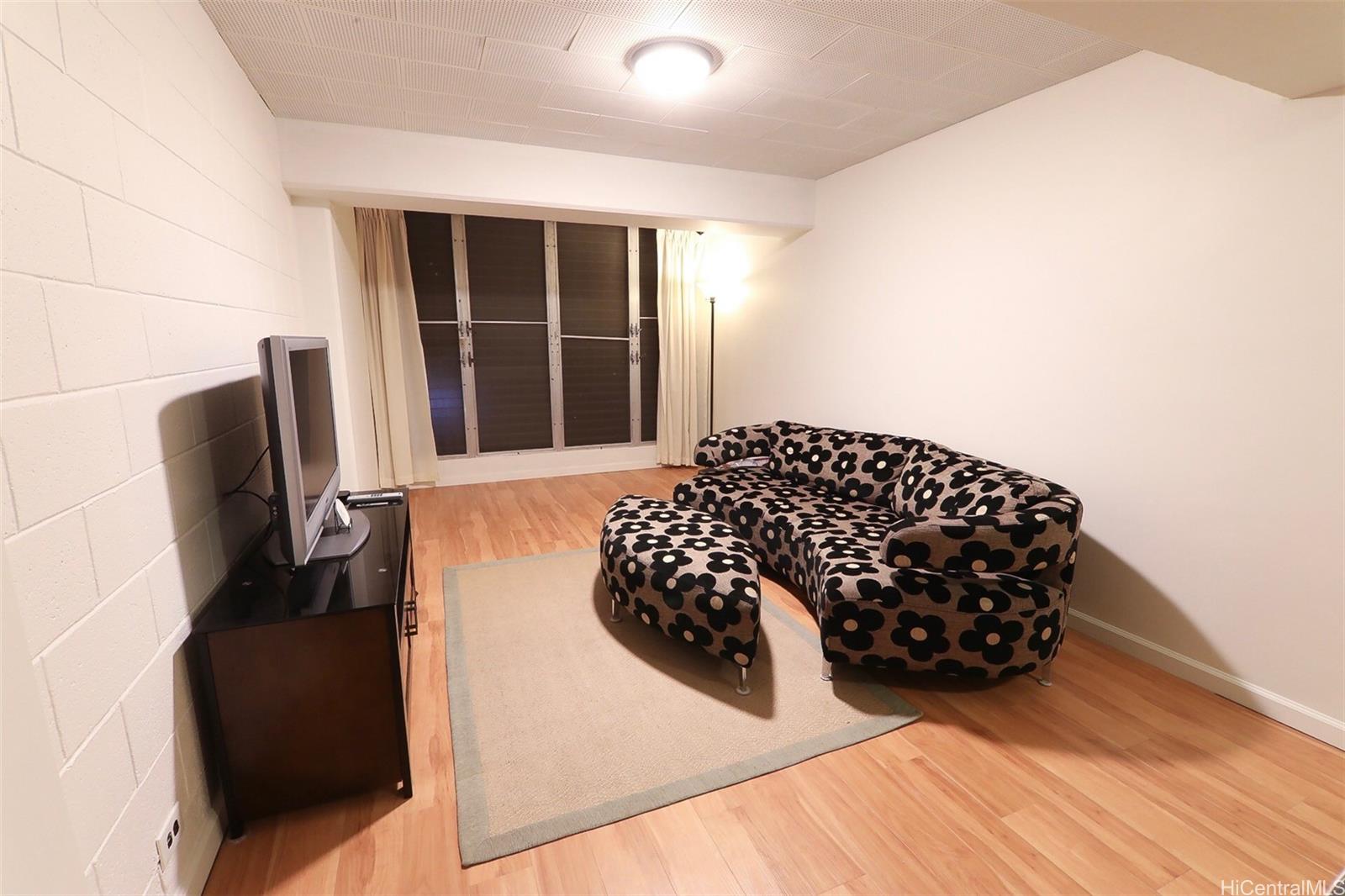 University Plaza condo # K, Honolulu, Hawaii - photo 3 of 12
