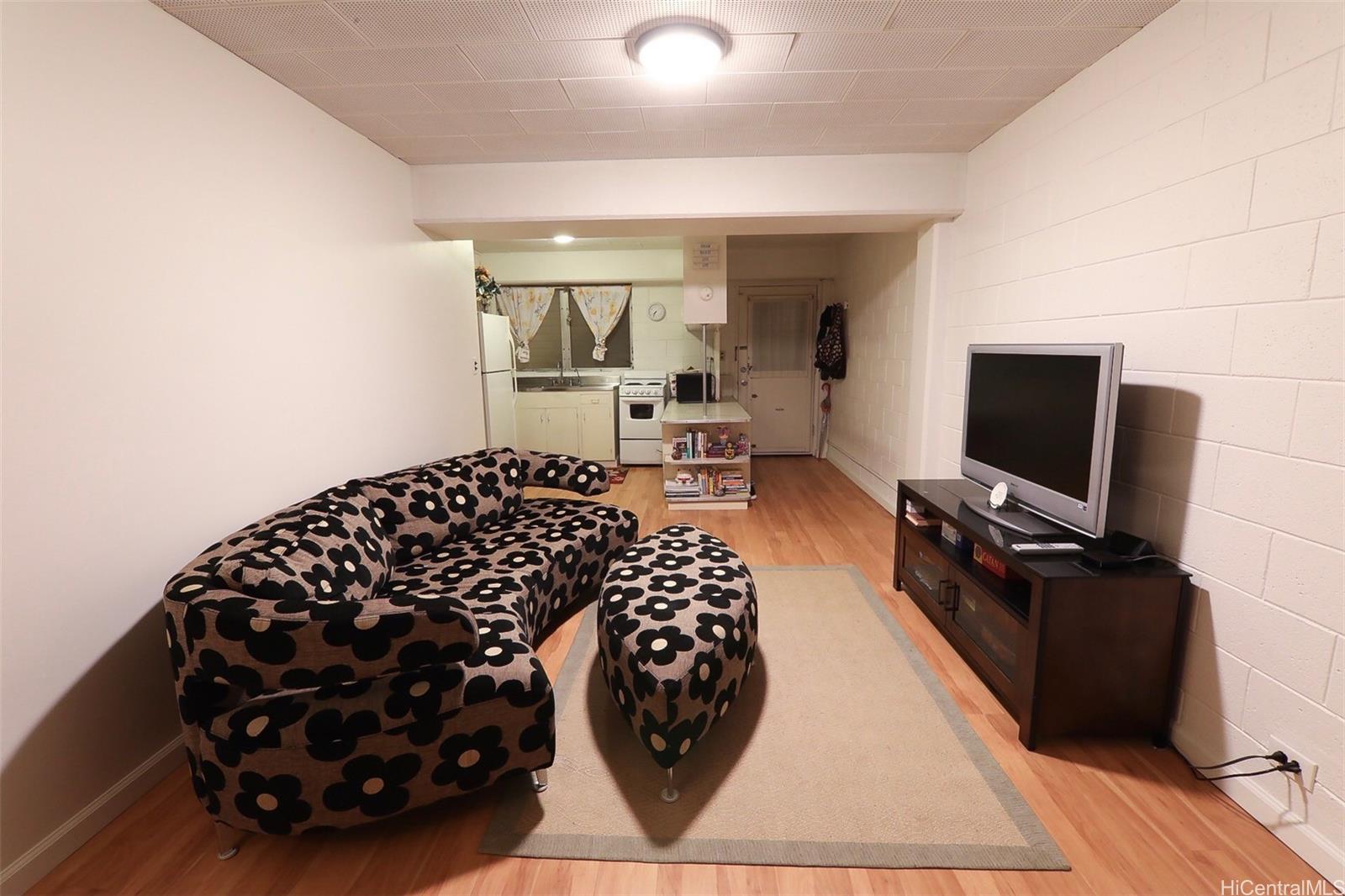 University Plaza condo # K, Honolulu, Hawaii - photo 4 of 12