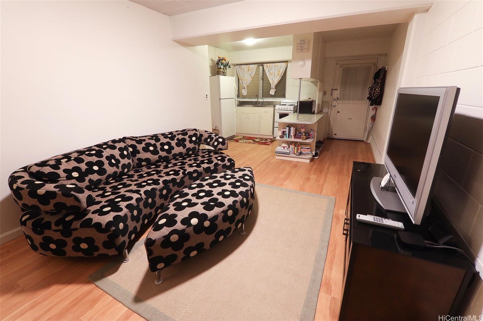 University Plaza condo # K, Honolulu, Hawaii - photo 5 of 12