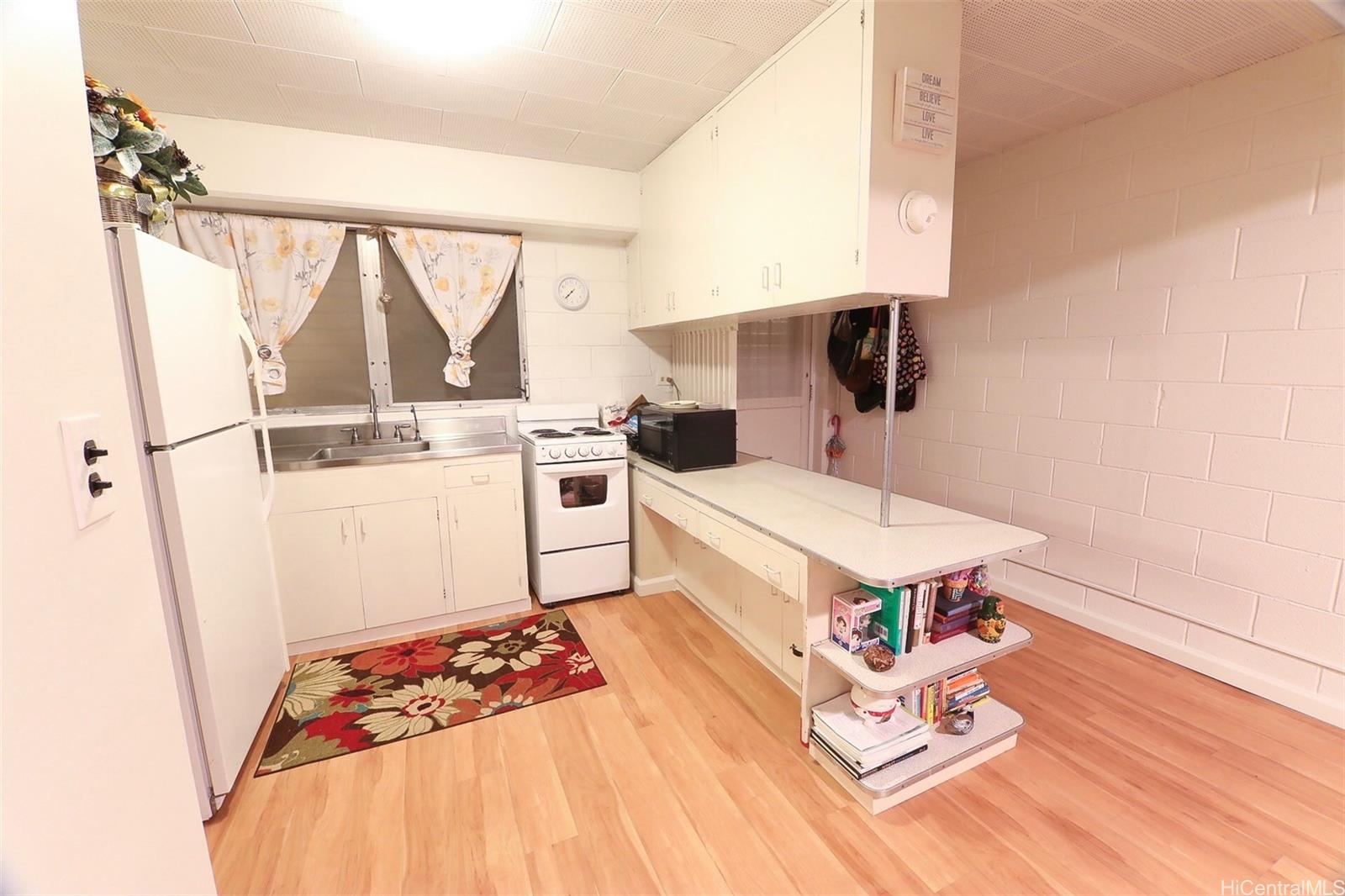 University Plaza condo # K, Honolulu, Hawaii - photo 7 of 12