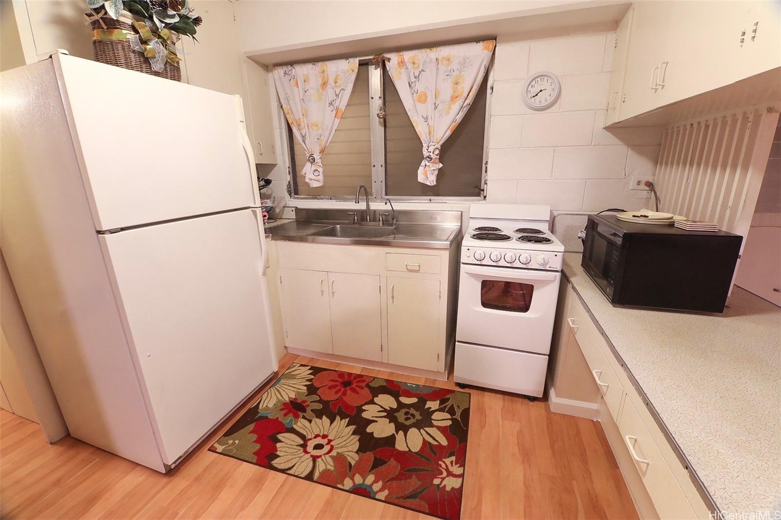 University Plaza condo # K, Honolulu, Hawaii - photo 8 of 12