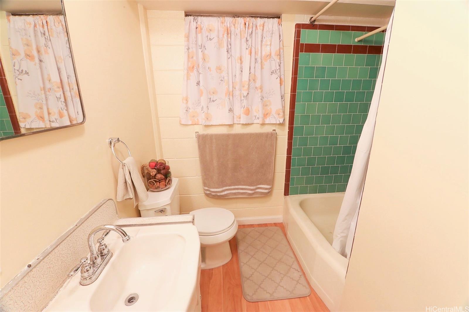 University Plaza condo # K, Honolulu, Hawaii - photo 9 of 12