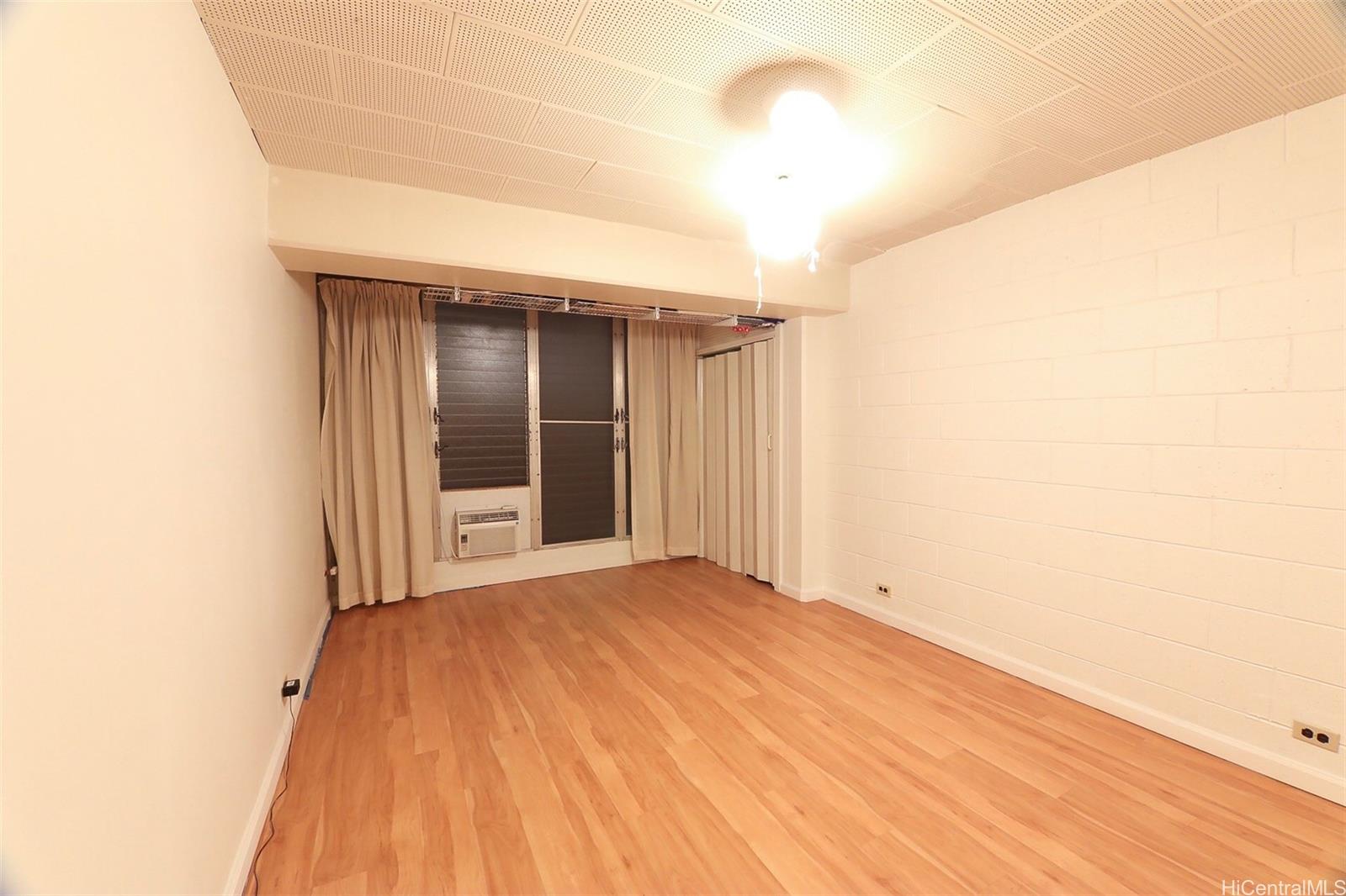 University Plaza condo # K, Honolulu, Hawaii - photo 10 of 12