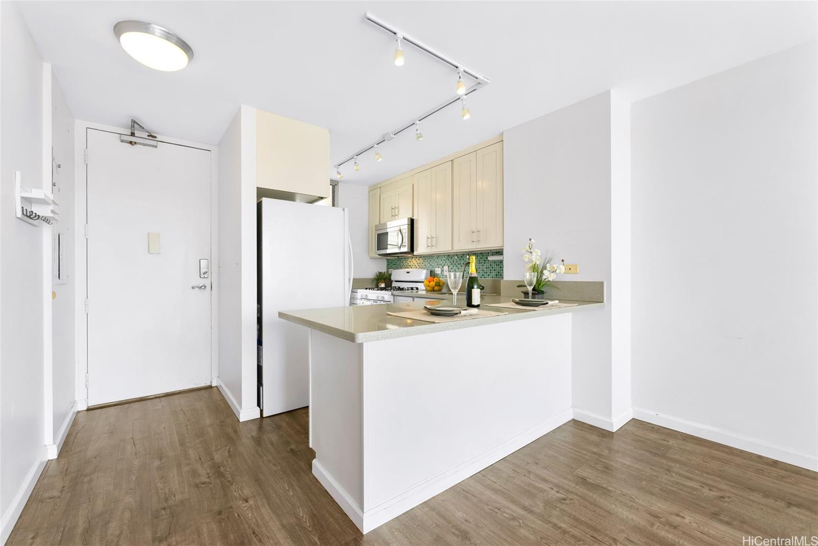 Plumeria Hale condo # 1701, Honolulu, Hawaii - photo 7 of 14