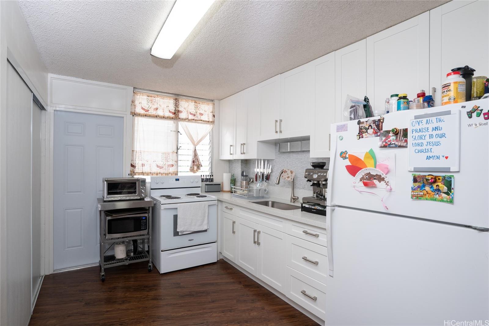 2636 Maunawai Pl Honolulu - Multi-family - photo 8 of 25