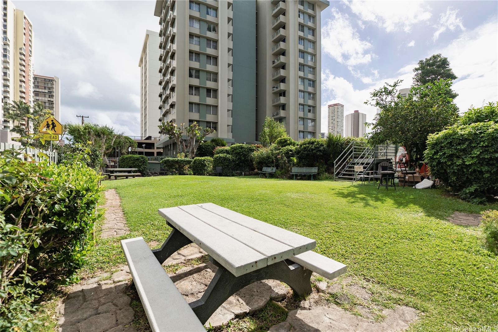 2637 Kuilei St Honolulu - Rental - photo 19 of 25