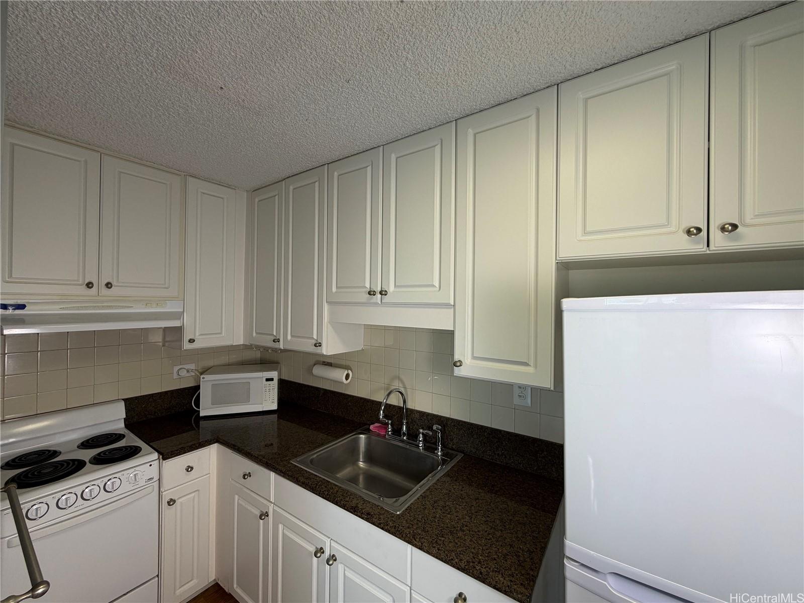 Hono Hale Towers condo # A53, Honolulu, Hawaii - photo 3 of 23