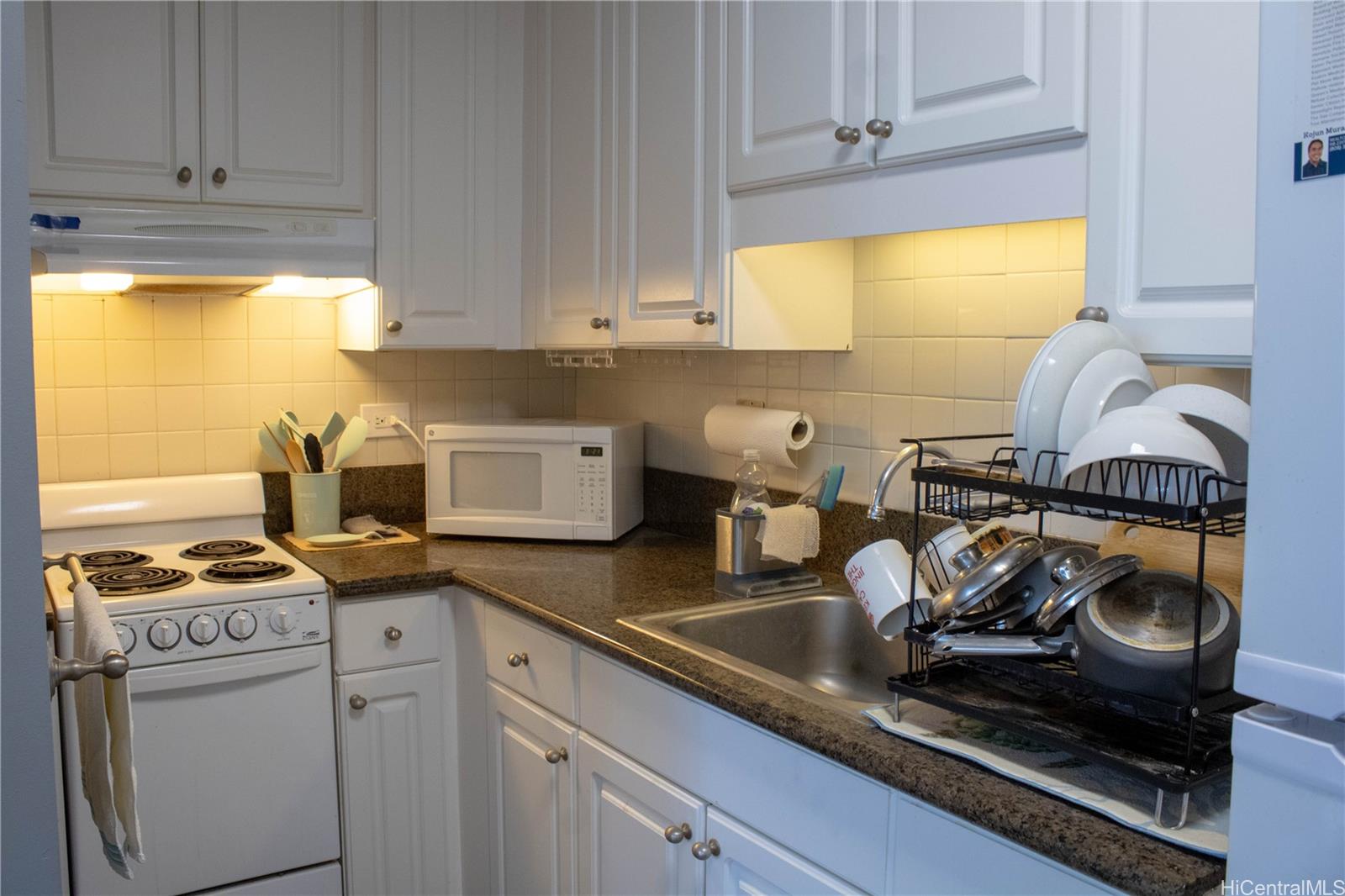 Hono Hale Towers condo # A53, Honolulu, Hawaii - photo 4 of 25