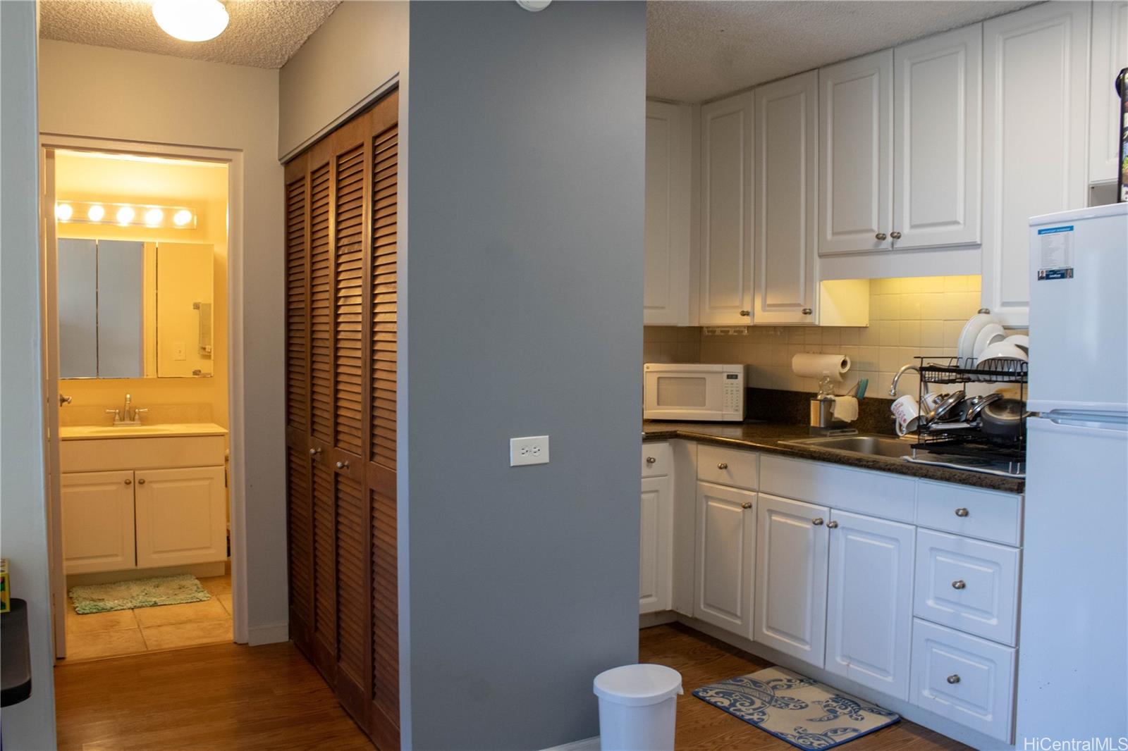 Hono Hale Towers condo # A53, Honolulu, Hawaii - photo 5 of 25