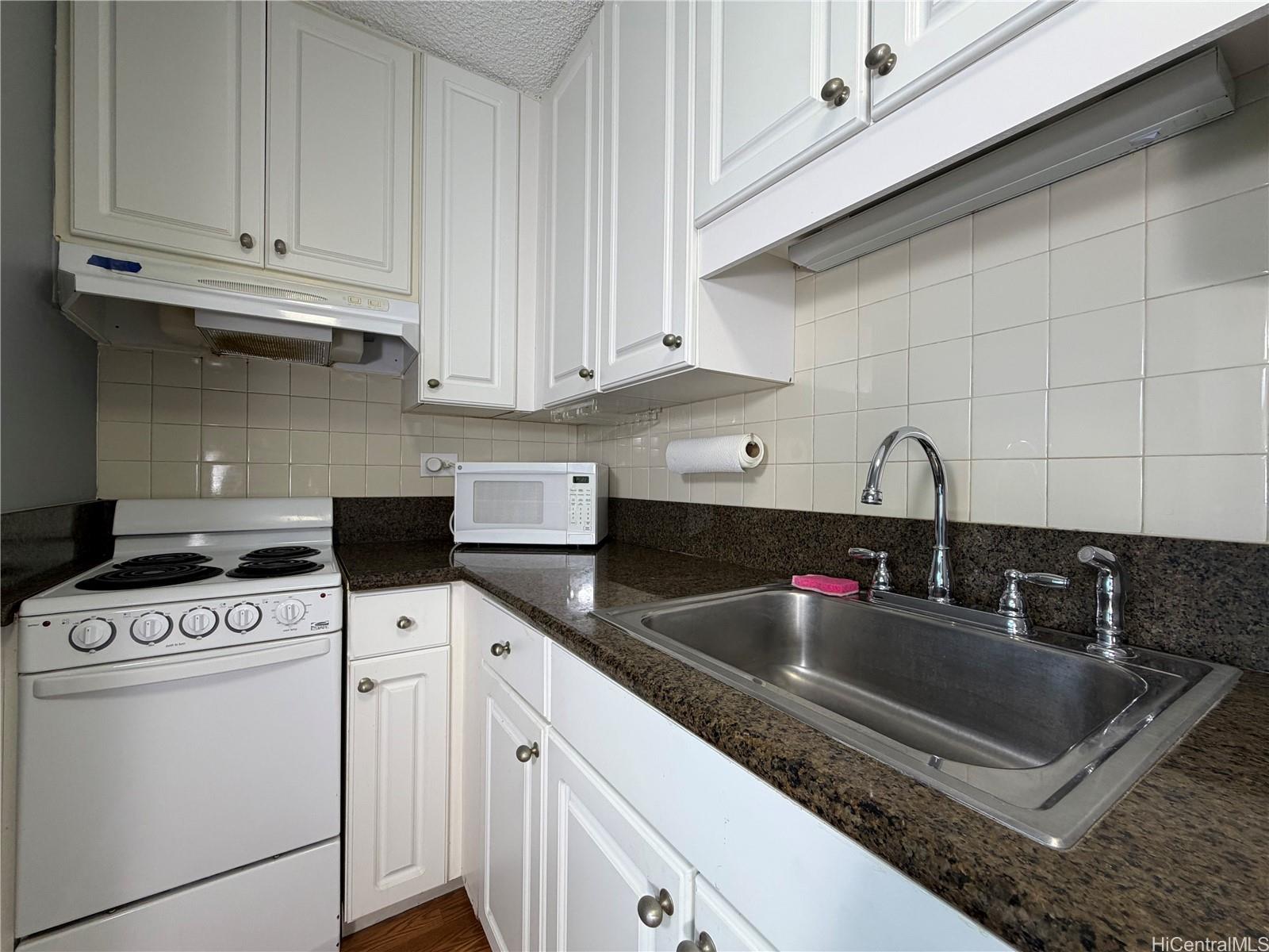 Hono Hale Towers condo # A53, Honolulu, Hawaii - photo 5 of 23