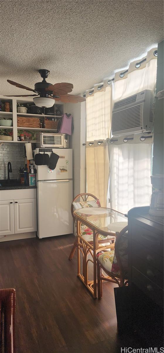 Varsity Villa condo # 212, Honolulu, Hawaii - photo 2 of 14
