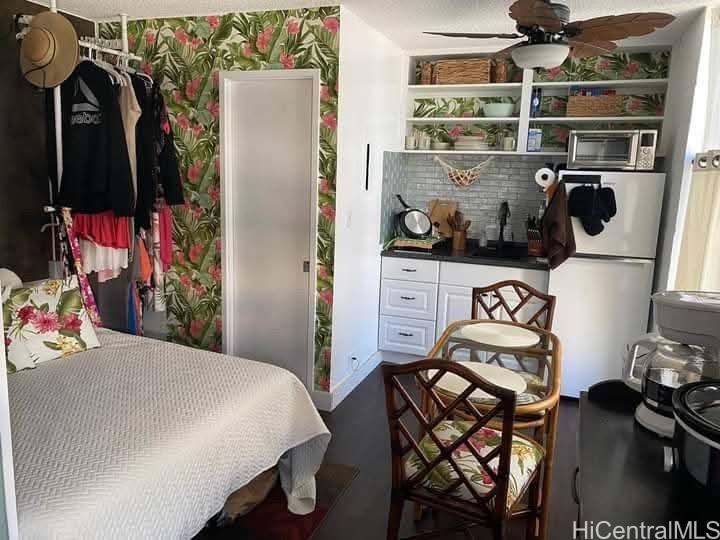 Varsity Villa condo # 212, Honolulu, Hawaii - photo 4 of 14